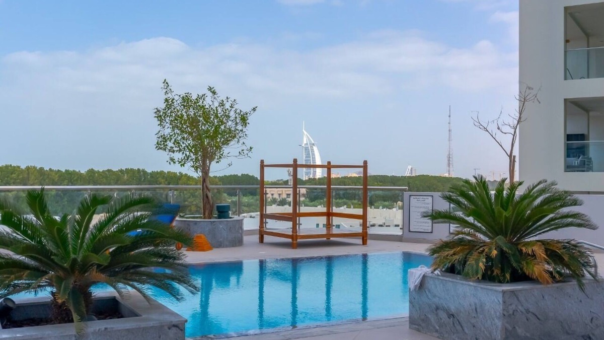 Al Sufouh 1 Apartment | Modern Luxury Flat With Fast Wi-Fi (50Mbps) & Free Parking
