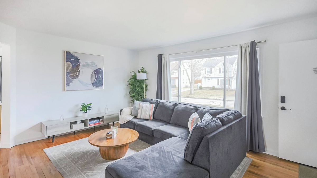 Cuyahoga Falls Apartment | Modern Luxury - Heart of Cuyahoga Falls