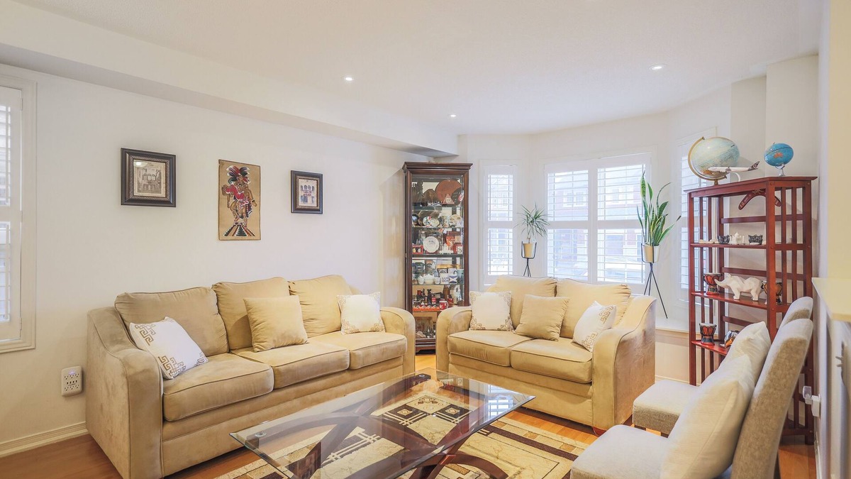 Markham House | Modern Luxury Home - 30 Days plus rental