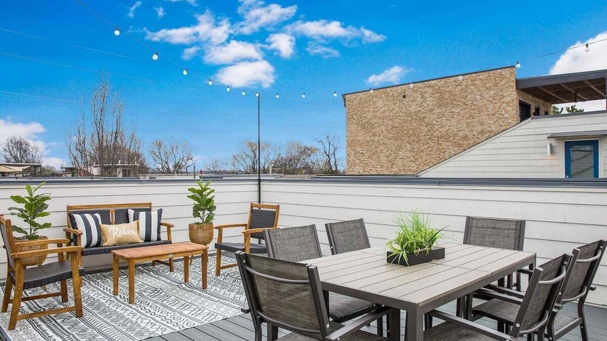 Chestnut Hill House | Modern Luxury + Hot Tub | Near Broadway