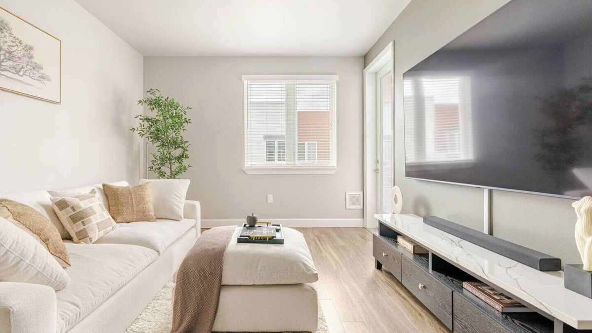 Downtown Sacramento Apartment | Modern Luxury Mid-Rise In The Heart Of The City
