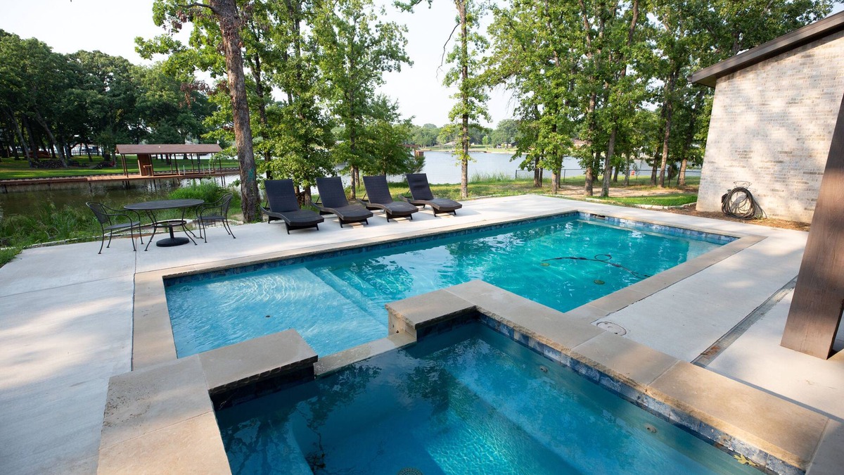 Malakoff House | Modern Luxury on Cedar Creek Lake, Private Pool!