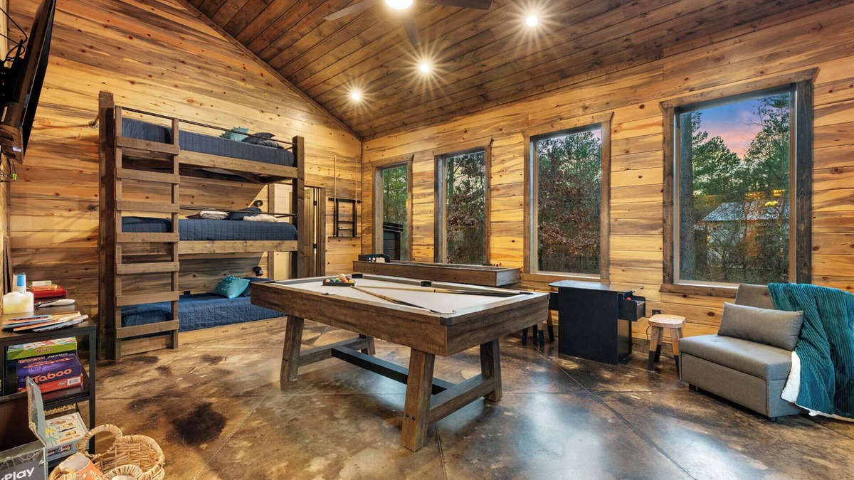 Broken Bow Cabin | Modern Luxury | Pool Table, Shuffleboard, PingPong