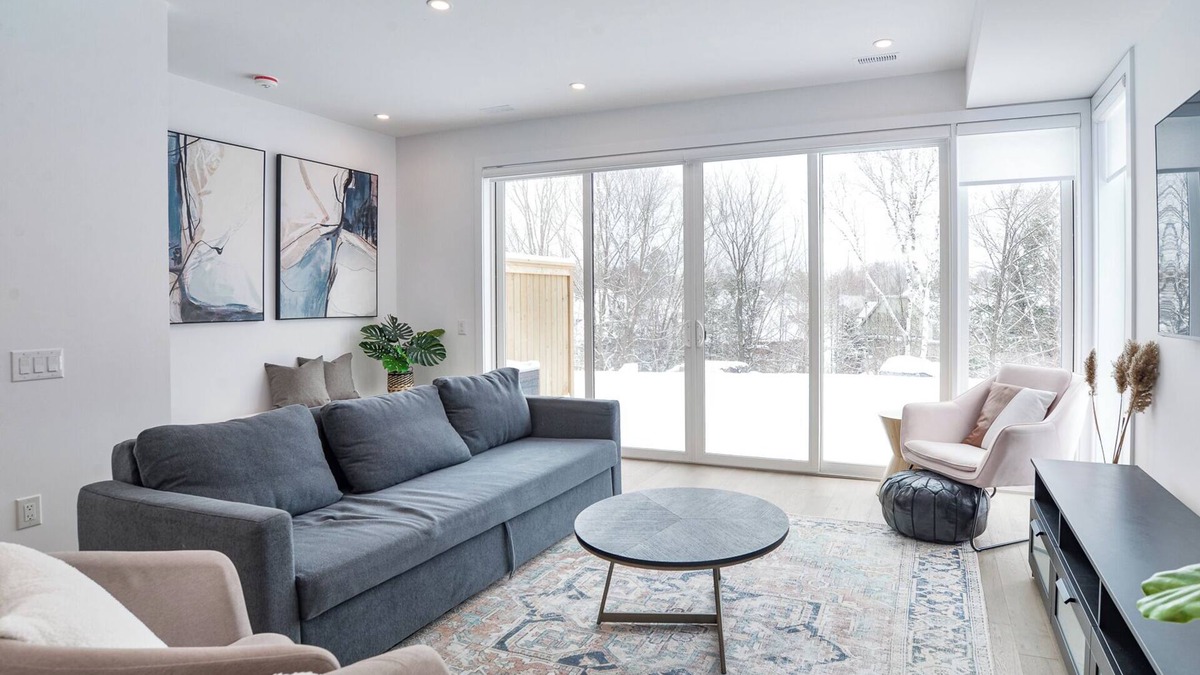 Gravenhurst House | Modern Luxury Resort Villa on Muskoka Bay Golf Course - 5 min from Lake Muskoka!