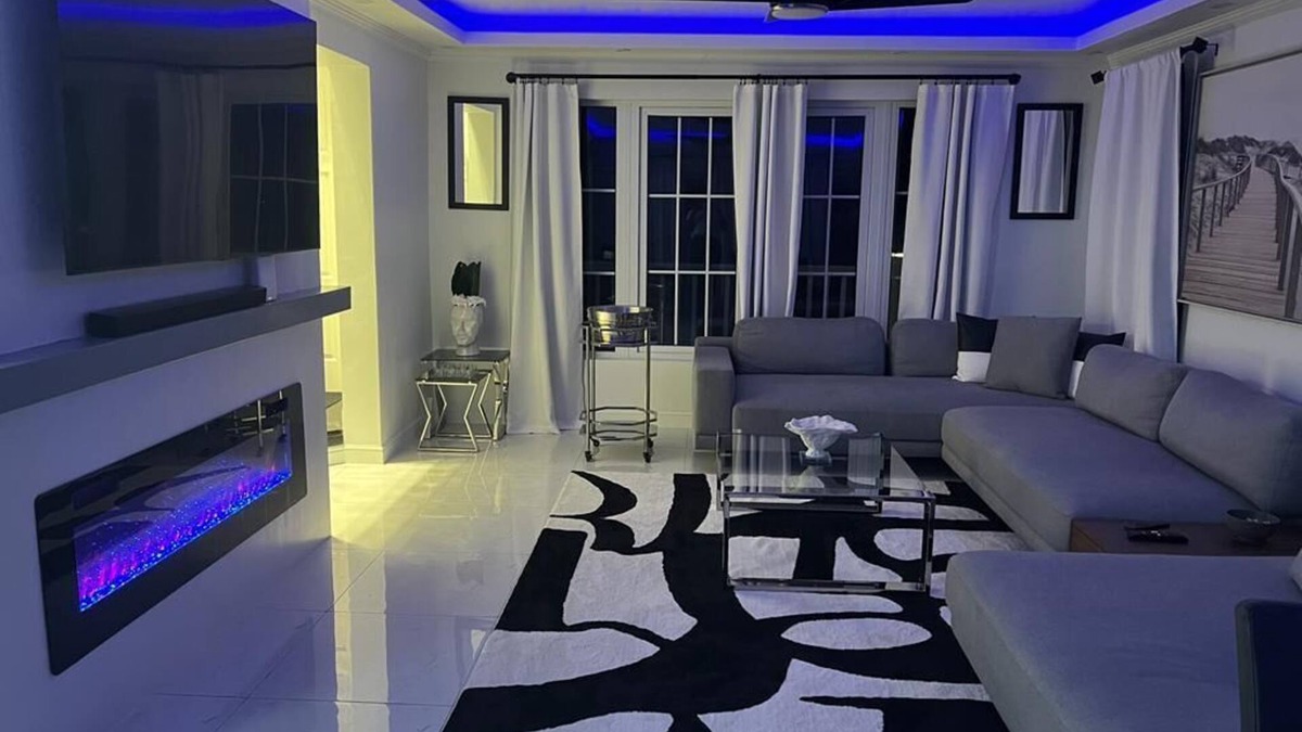 Little Bay House | Modern Luxury TH, 24 Hrs Sec Gated Comm, PVT Beach, Pool, Ocean Front, WI-FI, AC