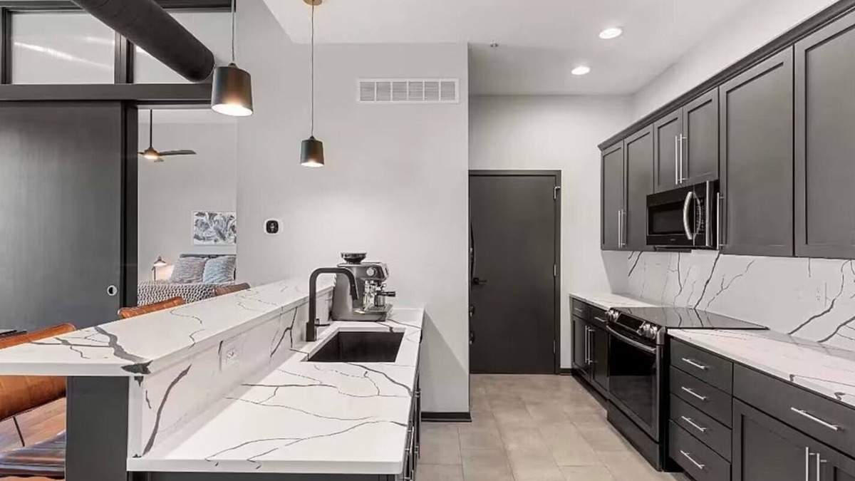 West Des Moines Condo | Modern Luxury West Des Moines Condo
