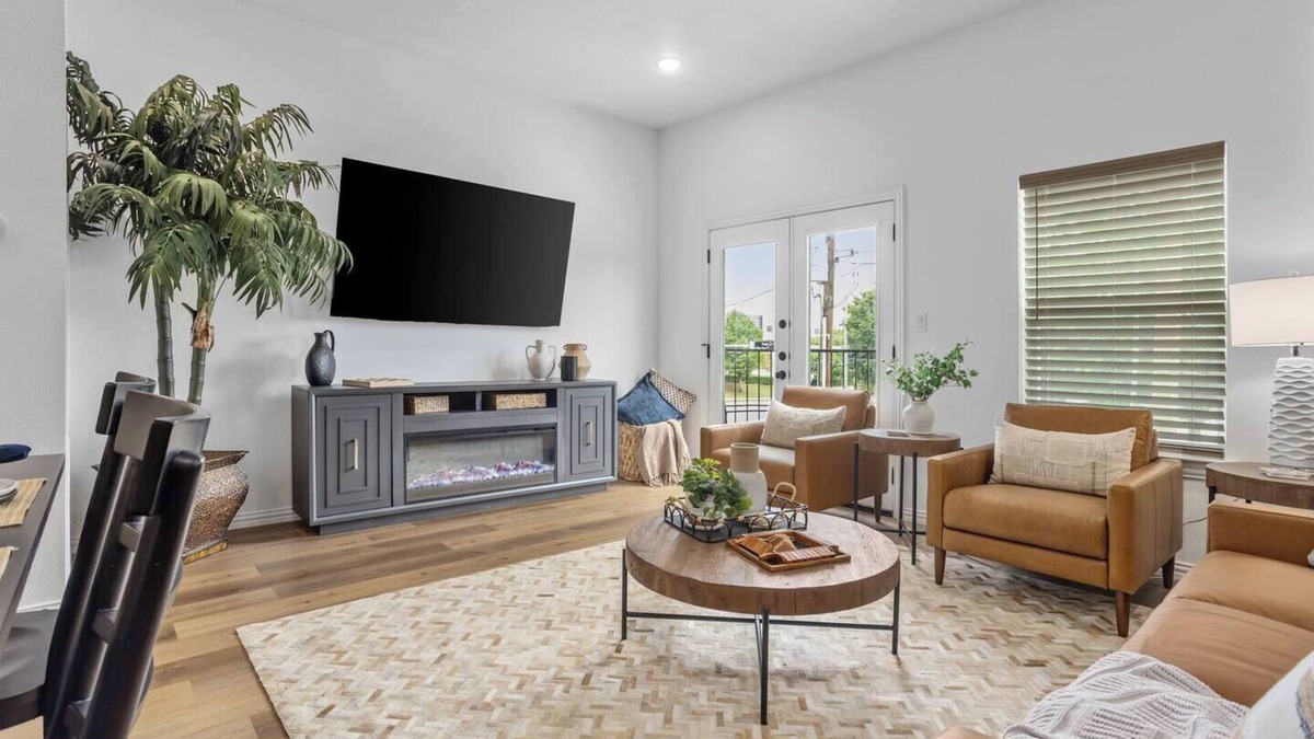 Arlington House | Modern Luxury+Walk to Globe Life | Rooftop Lounge