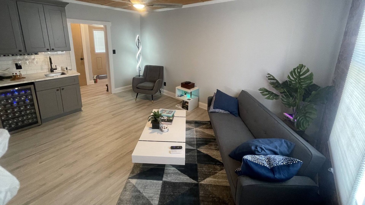 Bassett Condo | Modern meets Classic: condo on the Smith River