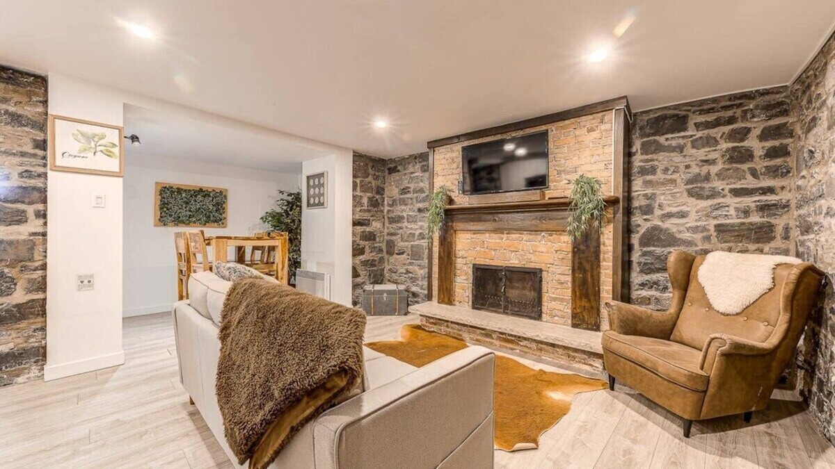 Old Quebec Apartment | Modern Meets Rustic- 2 Bedroom in Old Quebec