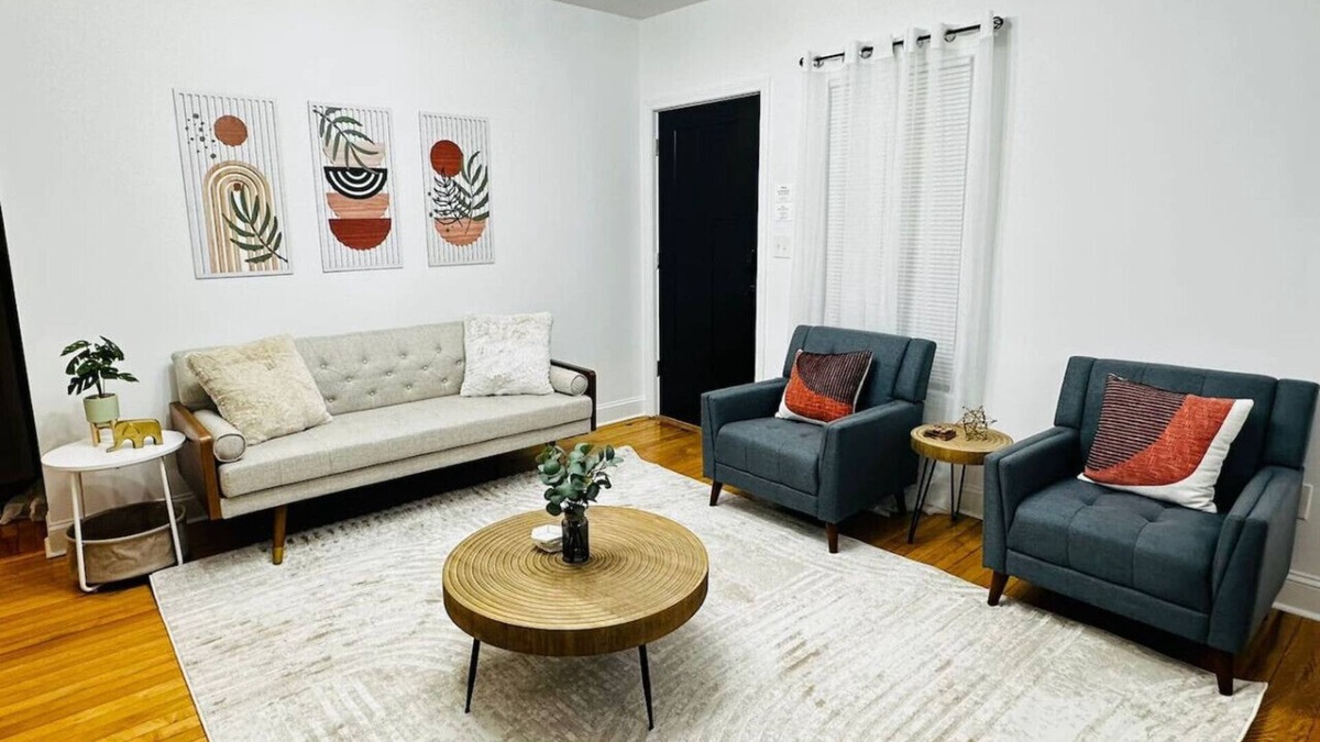 Fitchburg Apartment | Modern Mid-Century in Fitchburg