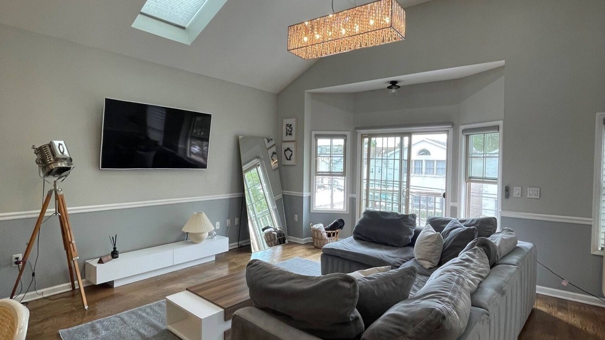 Hackensack River Waterfront House | Modern minimalistic 3 bdr Apt Townhouse
