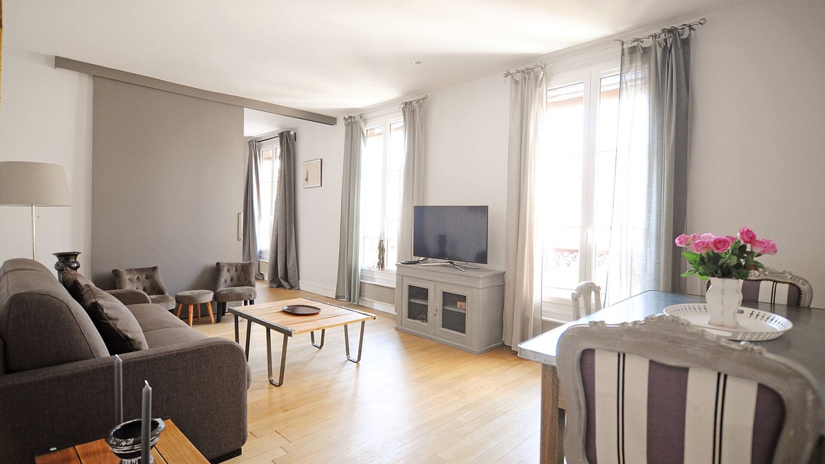 Montmartre Apartment | Modern Montmartre - A Stylish Home for Couples & Families - Sleeps up to 4