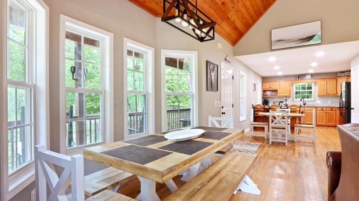 Helen Cabin | Modern Mountain Retreat with Peaceful Stream near Wineries!