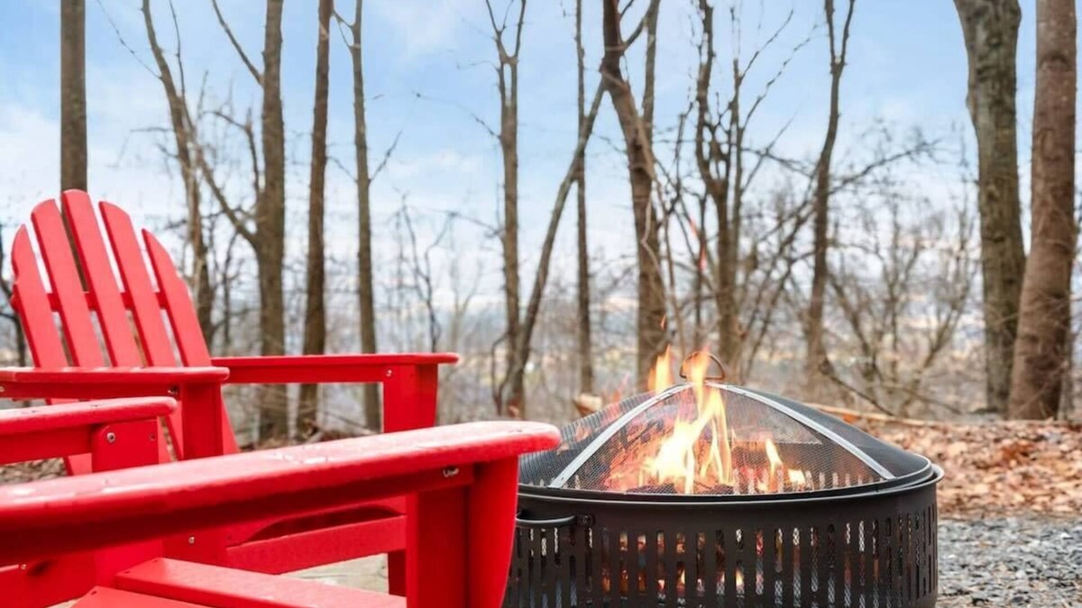 Ridgeway Cabin | Modern Mountain Cottage w Hot Tub, Fire Pit, WiFi