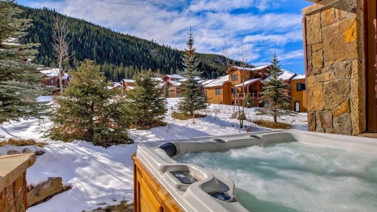 Keystone House | Modern Mountain Escape - Walk to Lifts - Private Hot Tub, Views, Work-Friendly