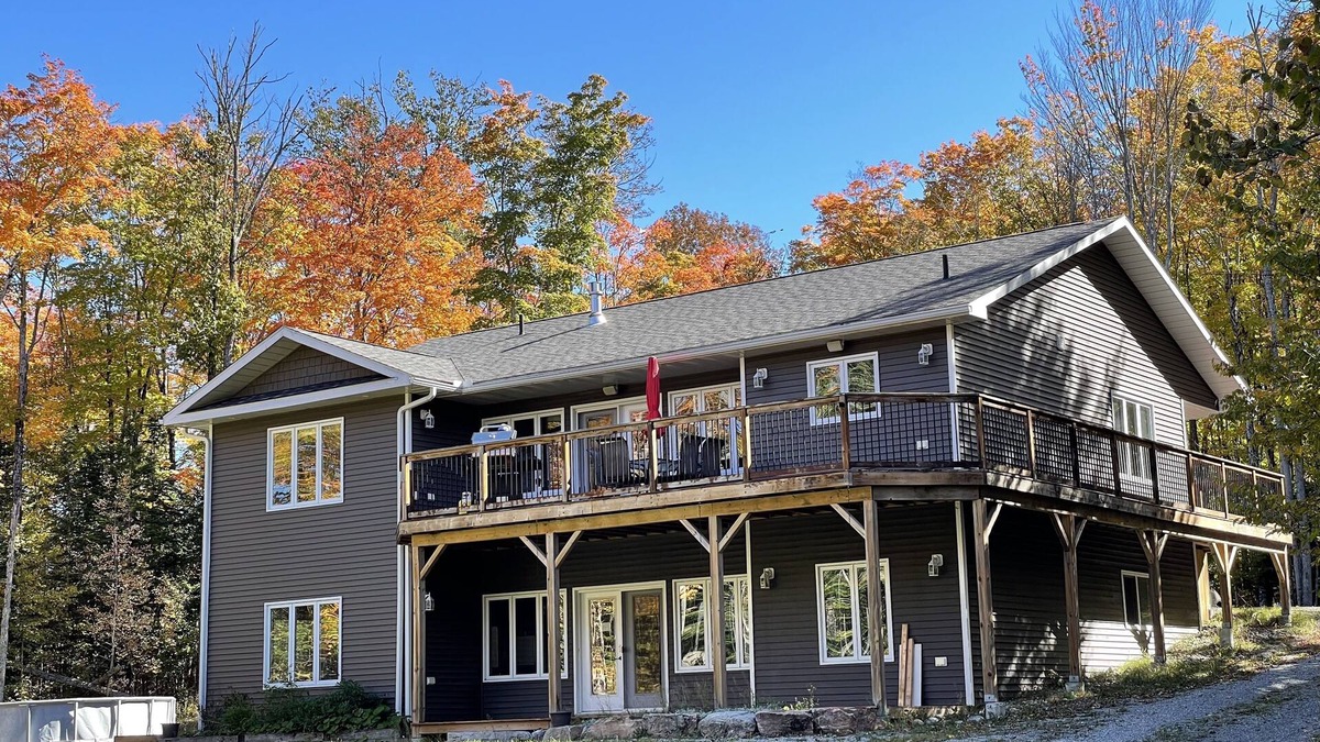 Haliburton House | Modern Mountain House in the Heart of Haliburton, Mins to Lake