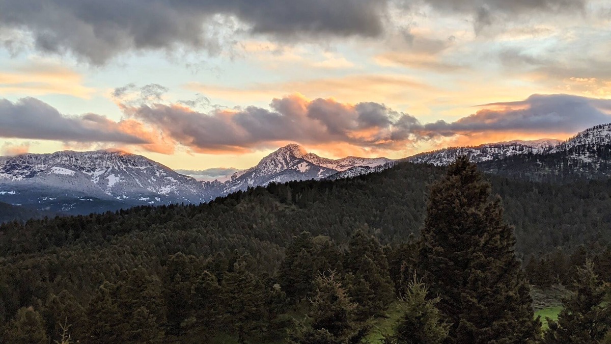 Bozeman House | Modern Mountain Home w/Stunning Mountain Views. The best of what SW Montana!
