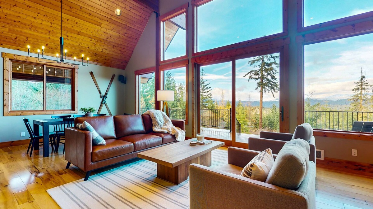 Cle Elum Cabin | Modern mountain home with two cabins, hot tub & stunning views