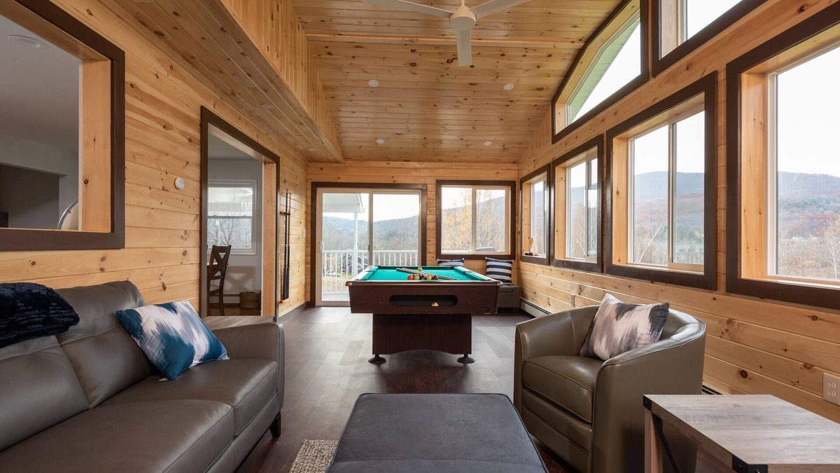 Hensonville House | Modern Mountain House 5Bd/3Ba, HotTub, 4 Season Room, 5 min from Windham Mtn