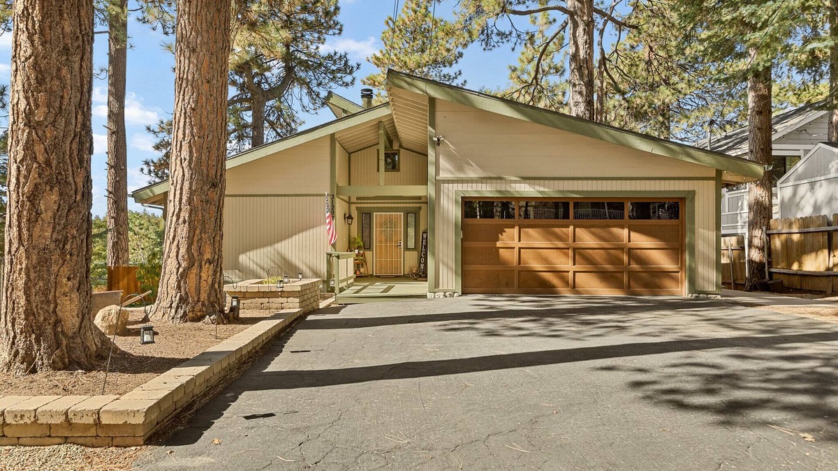 Running Springs House | Modern Mountain Treasure with free EV charger and home gymn