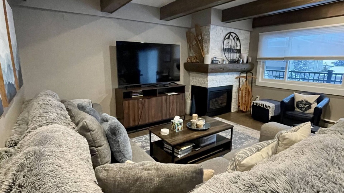 Vail Condo | Modern Mountainside Condo | Walk to Slopes, Shopping, Dining! | Vantage Point
