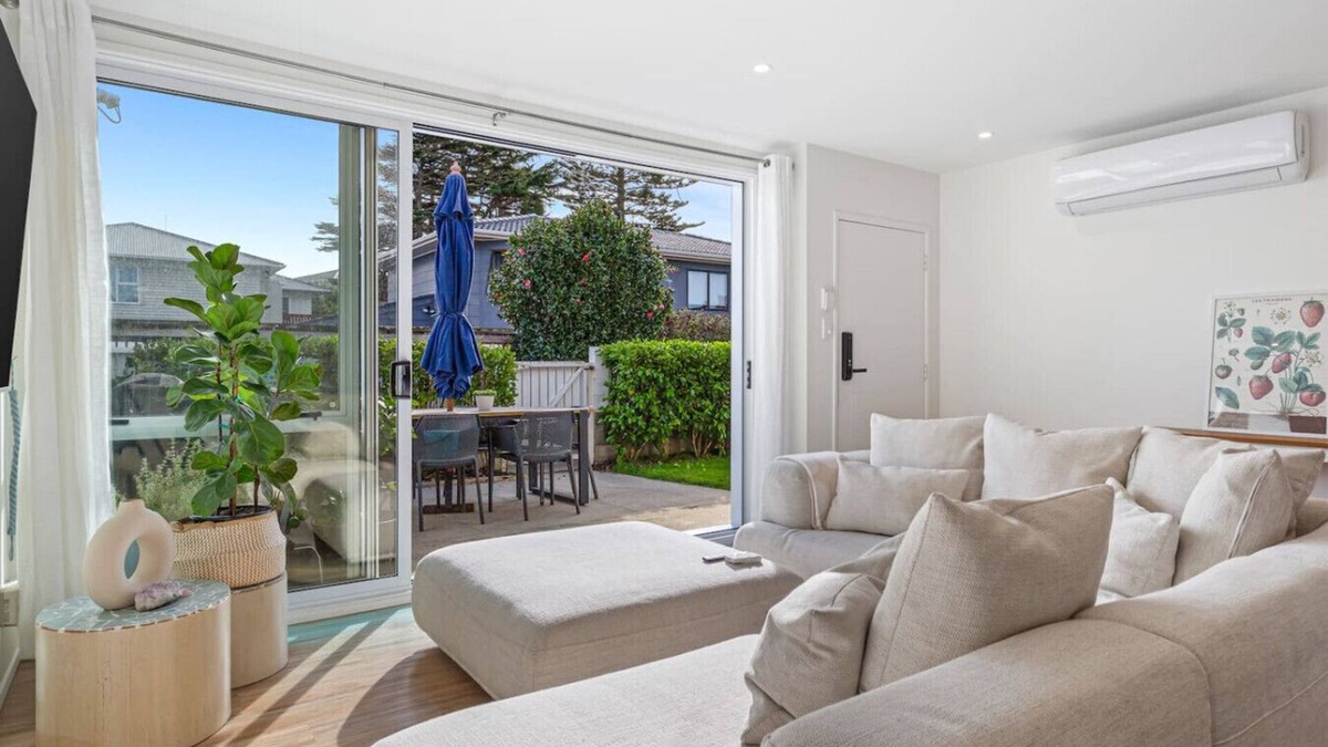 Greenlane - Ellerslie House | Modern Mt Wellington Home