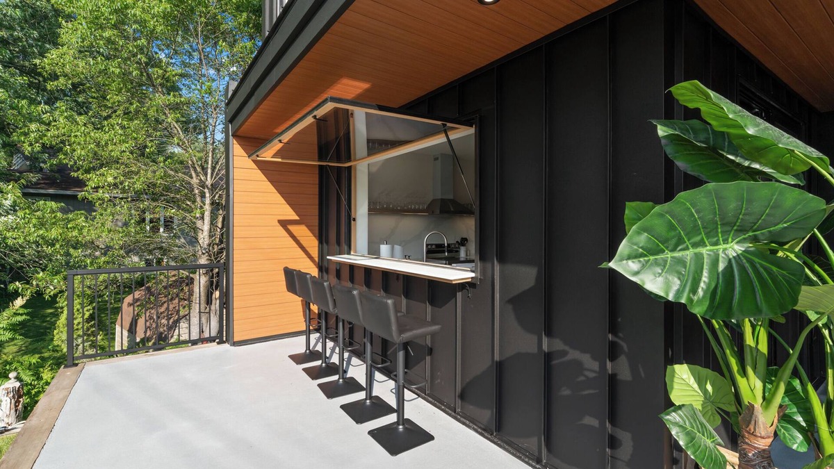 Bracebridge House | Modern Muskoka River Retreat
