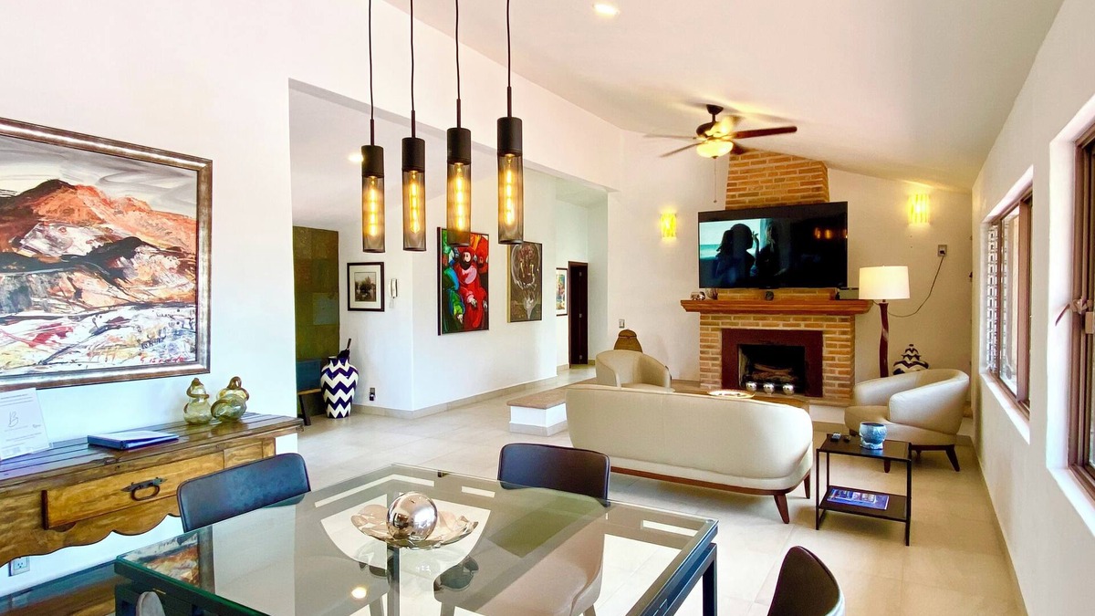 San Antonio Tlayacapan House | Modern 3-Bedroom Retreat in Ajijic - Walk To Everything- 1 Night Rates Available