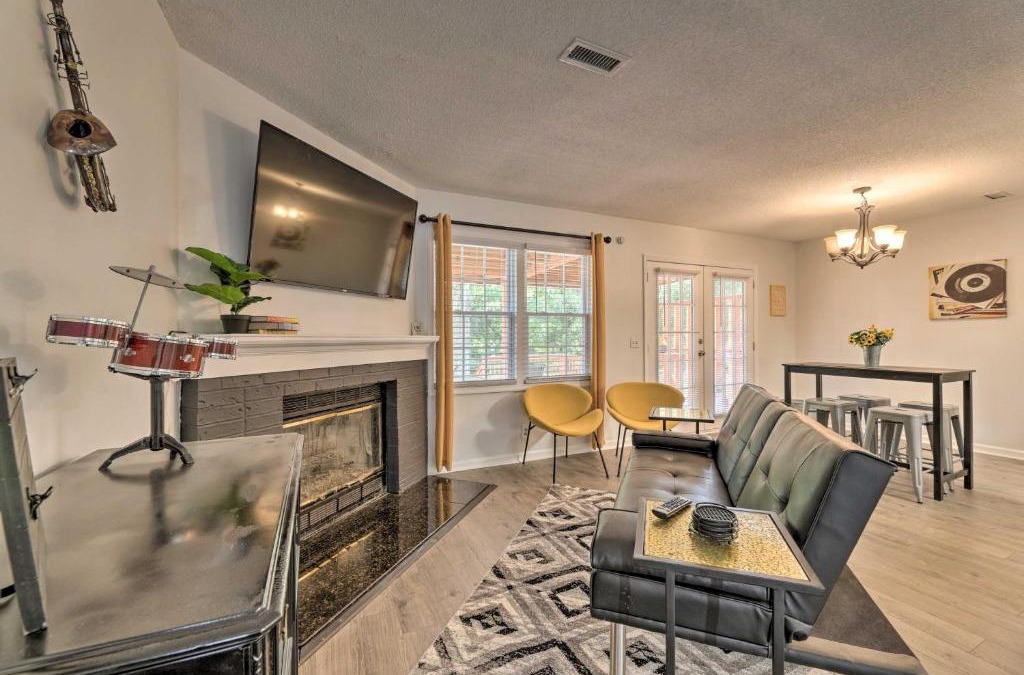 Antioch House | Modern Nashville Townhome Large Yard and Deck!