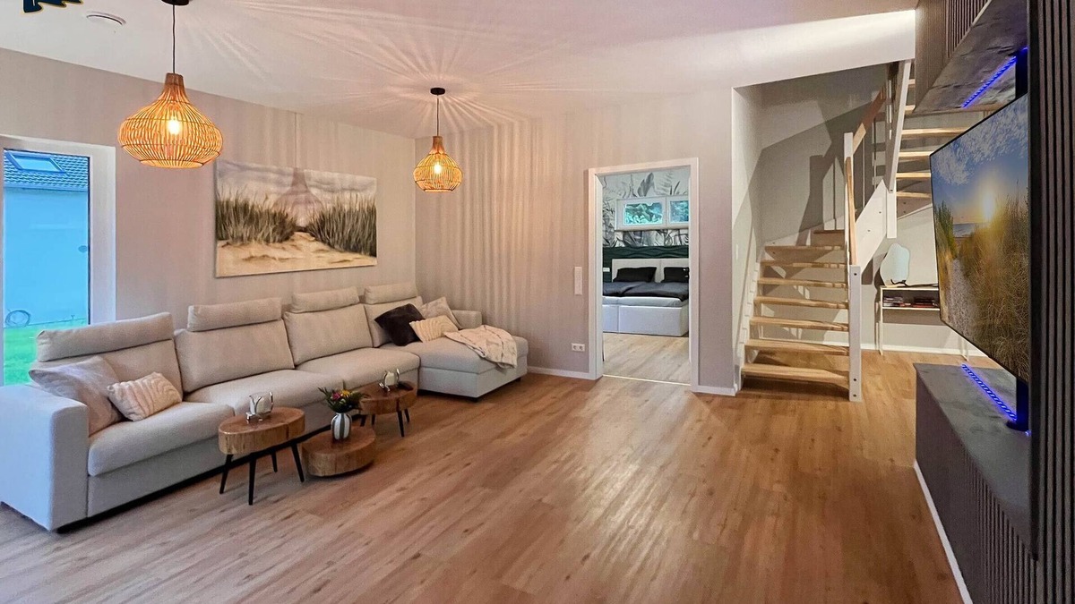 Usedom House | Modern natural idyll: Spacious vacation home near the Karnin lift bridge for 10 guests.