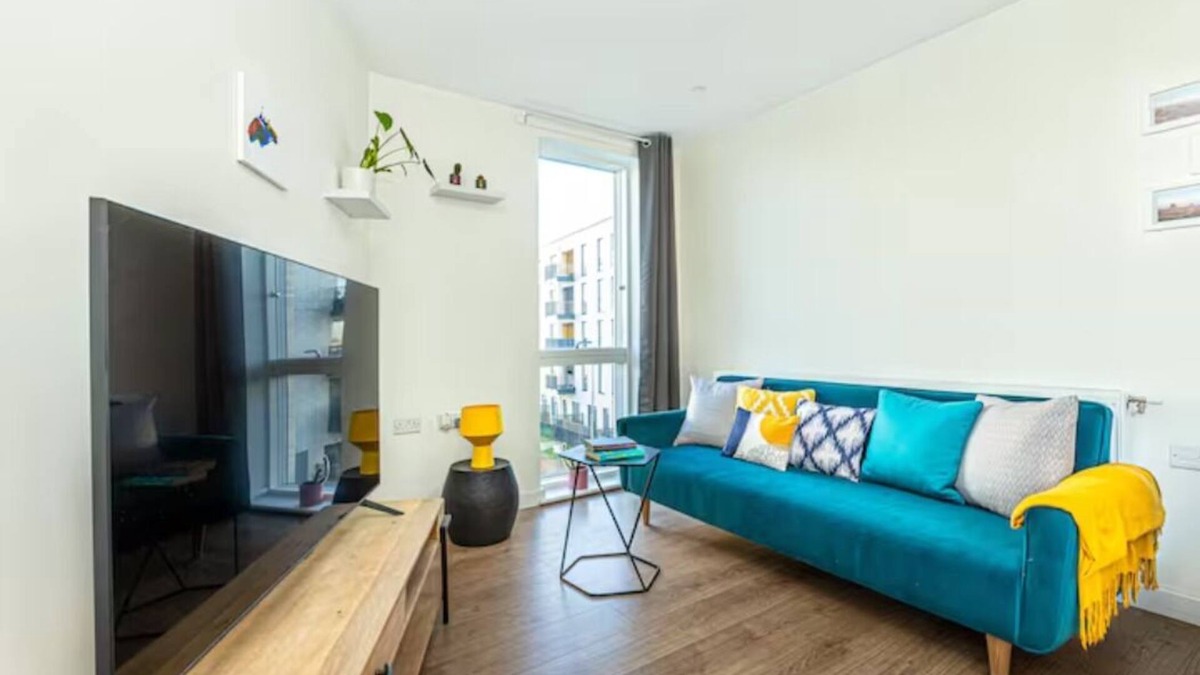 Coldharbour Apartment | Modern New 2BR flat w/Balcony in peaceful Brixton