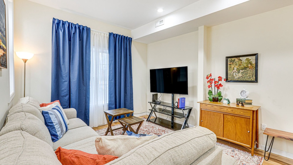 New Haven Condo | Modern New Haven Condo < 1 Mi to Downtown!