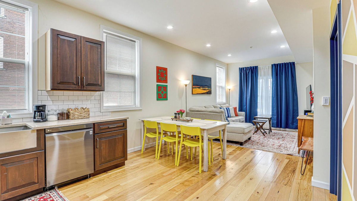 New Haven Apartment | Modern New Haven Condo < 1 Mi to Downtown!