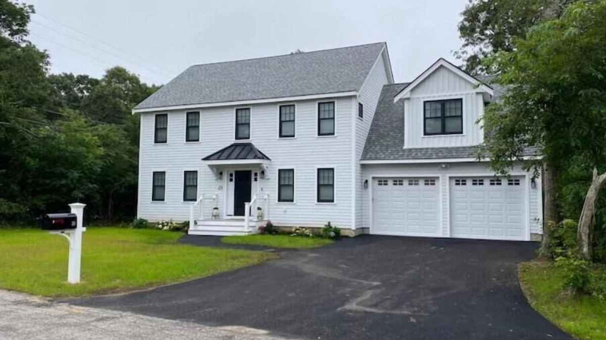 East Falmouth House | Modern New home in East Falmouth !