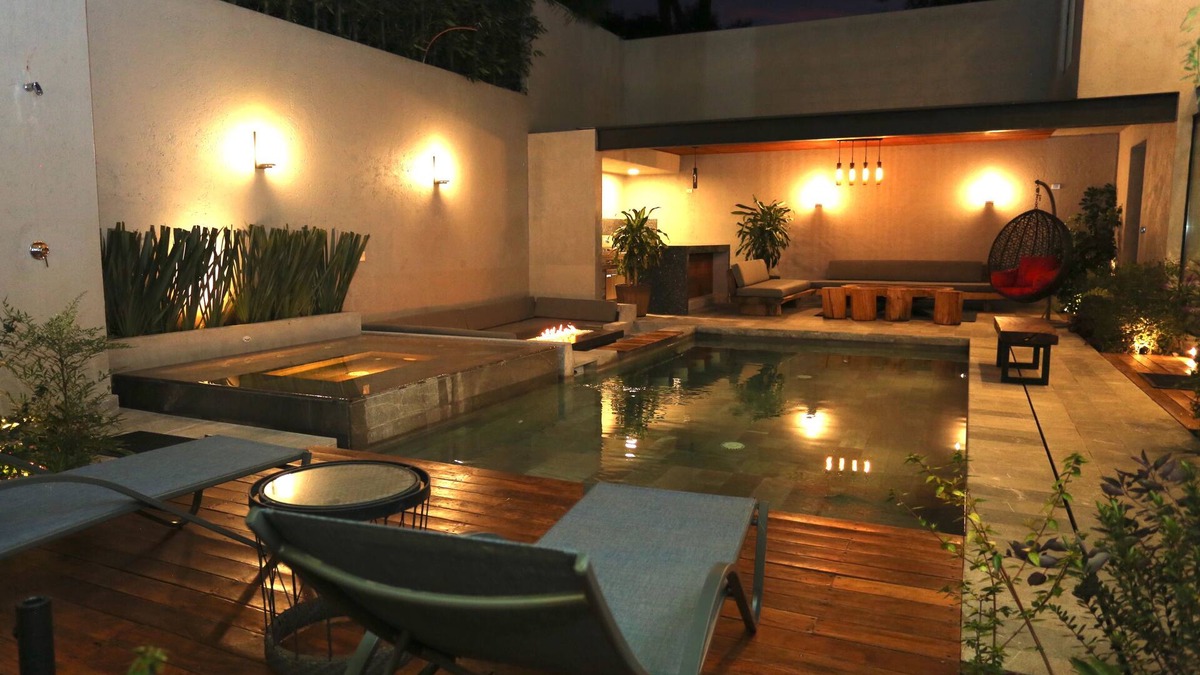 Avandaro House | Modern New Luxury Private Villa for Family Fun - Pool, Jacuzzi, King Beds, Patio