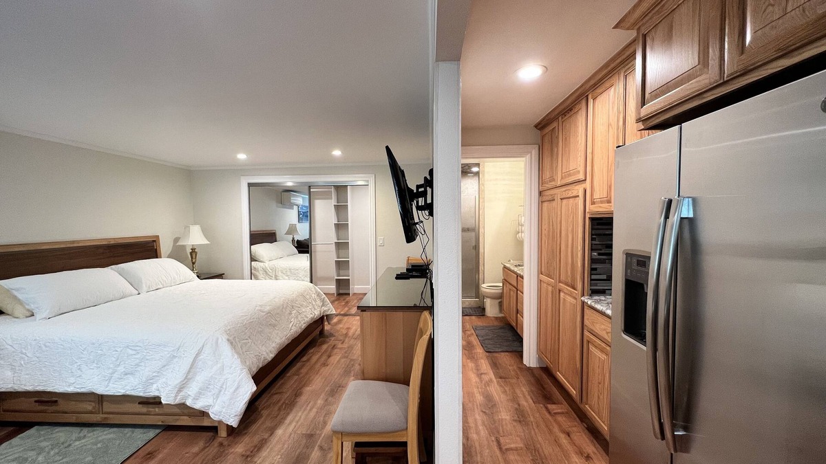 Altamont Apartment | Modern New Studio with All Amenities!