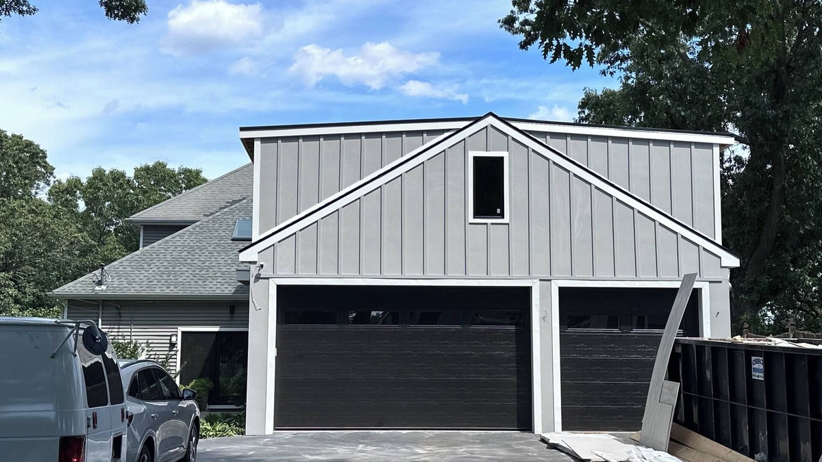 Arlington Apartment | Modern newly built 1-bedroom condo, w/art, WiIFI AC in pleasant residential area