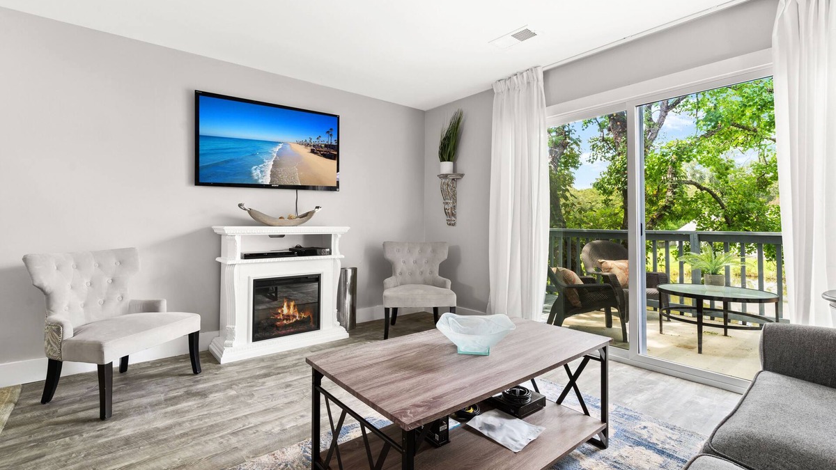 North Charleston Condo | Modern, newly renovated condo overlooking
