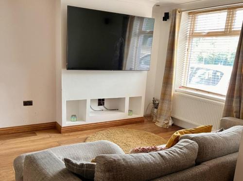 Waunlwyd House | Modern Newly Renovated 3 Story House in Ebbw Vale