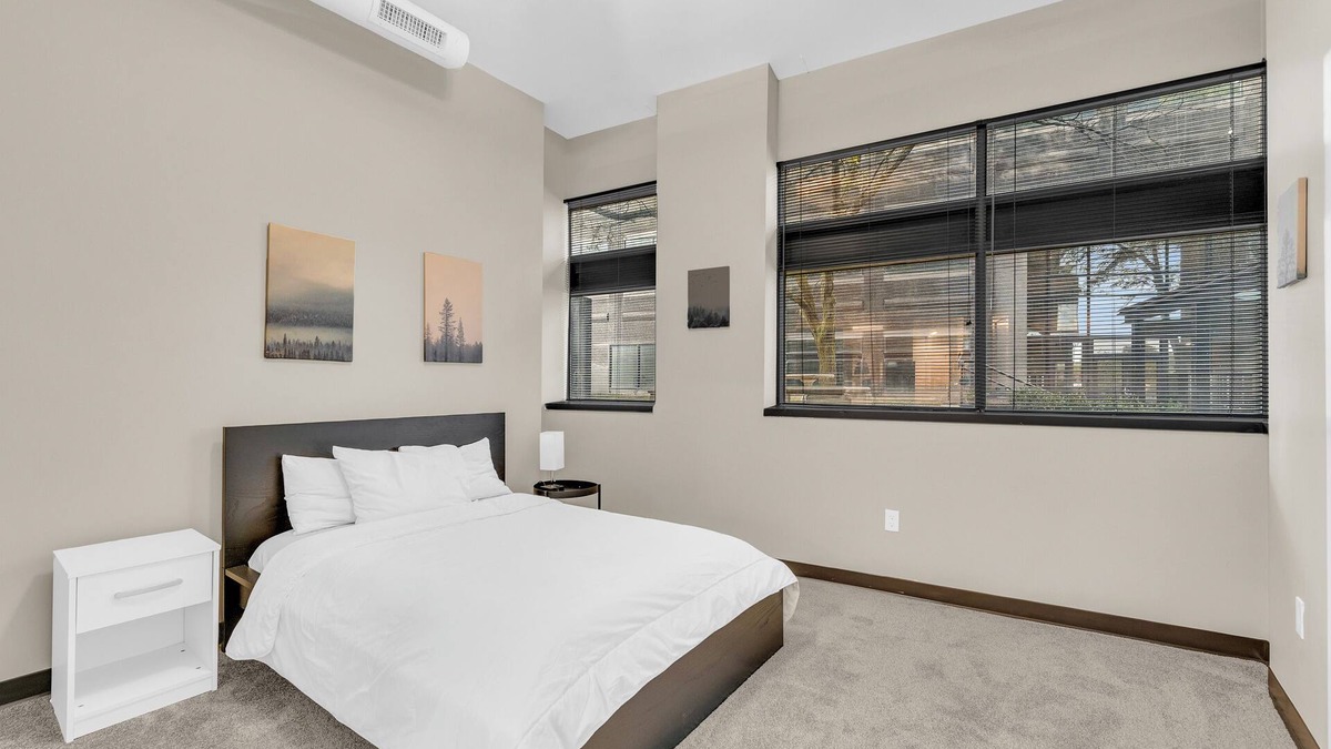 Waldron Apartment | Modern & Nice Place in Kansas Free Parking & WiFi Clean Comfortable and Quite