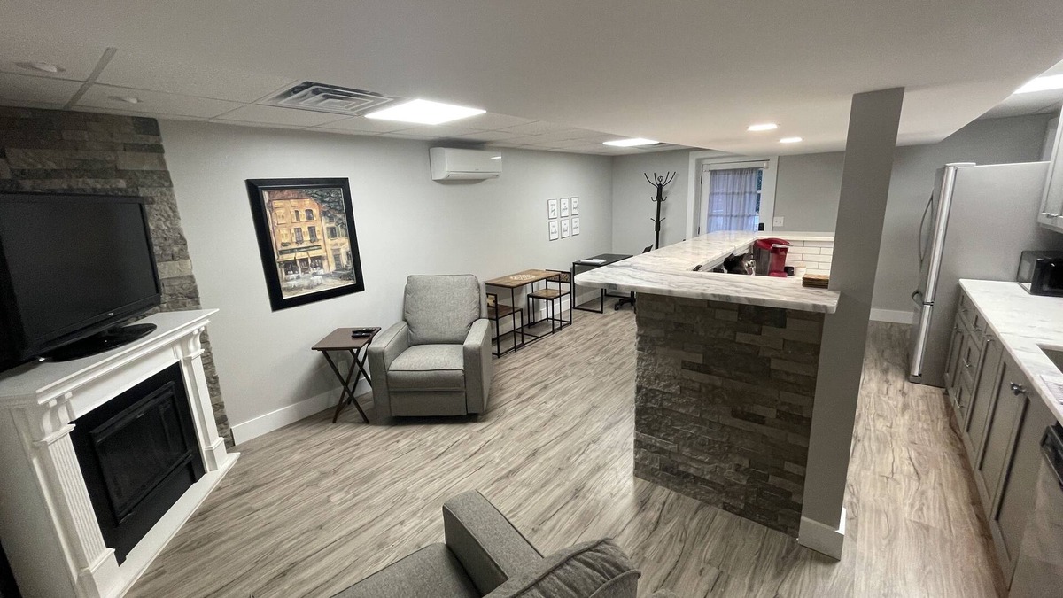 Dalton Apartment | Modern, no street noise, central location!