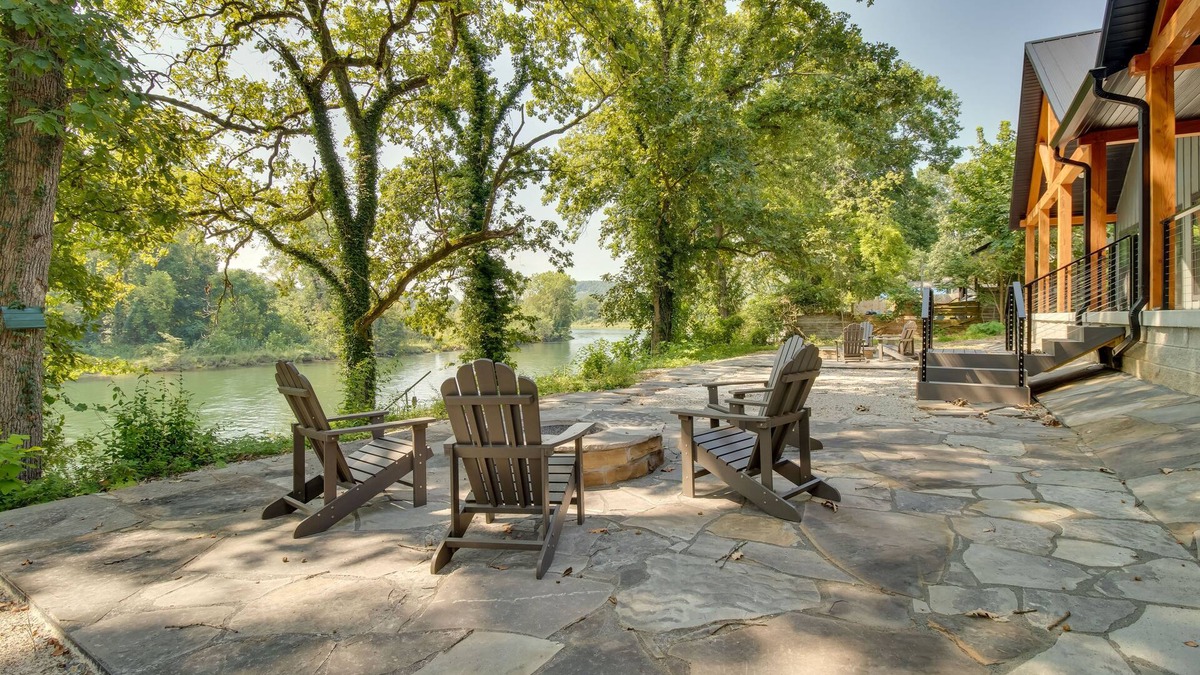 Mountain Home Cabin | Modern Norfork River Cabin Rental w/Shared Dock!