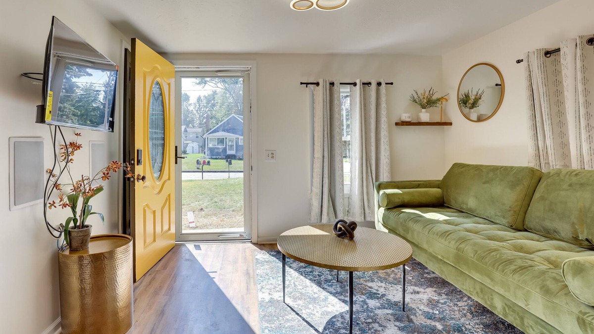 Northfield Cottage | Modern Northfield Cottage w/Yard!