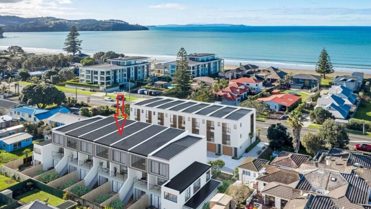 Orewa House | Modern Orewa Delight w Parking just Steps to Beach