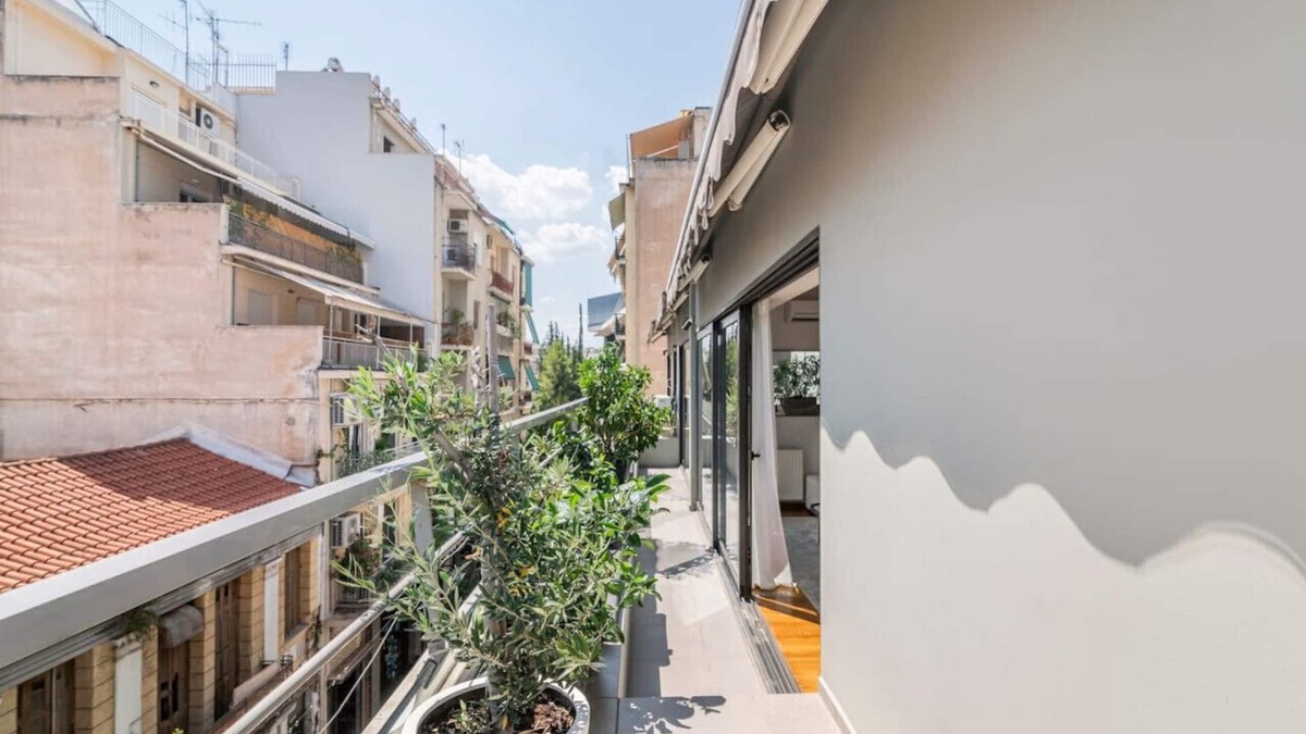 Kinosargous Apartment | Modern Oasis Build on Acropolis Ruins Free Parking