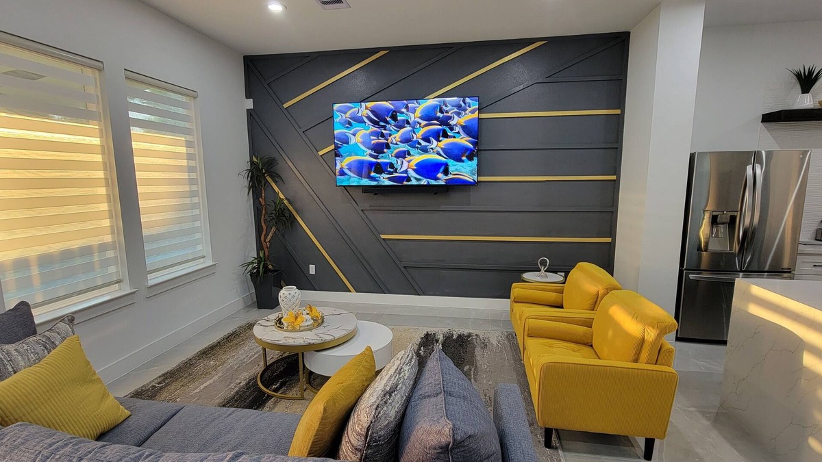 Northside House | Modern Oasis - Charming 3-bedroom 3.5 bath near downtown