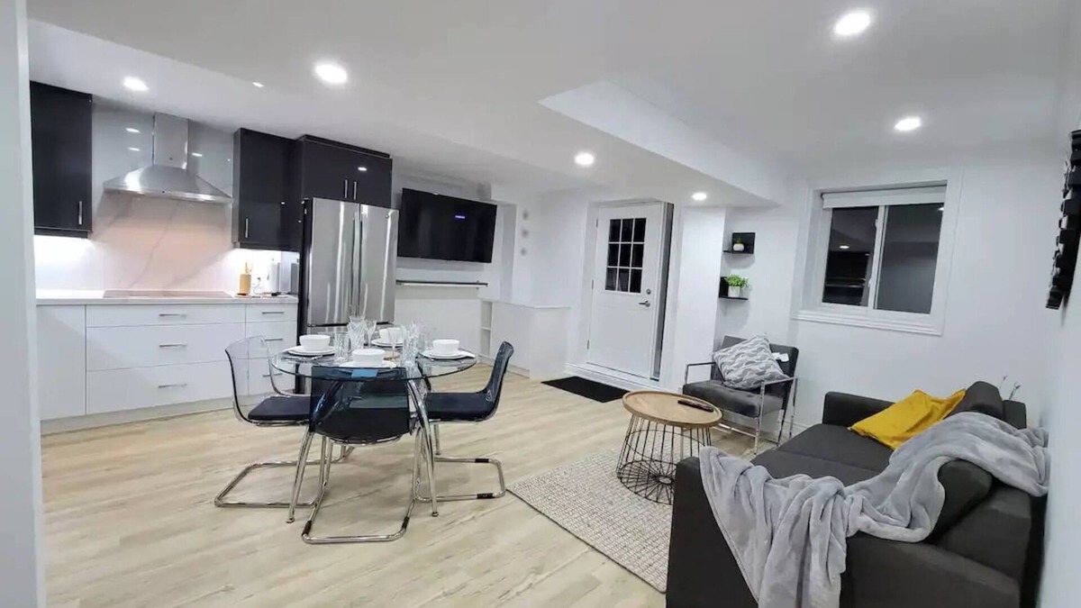 Richmond Hill Apartment | Modern Oasis In Richmond Hill, The Place For You!