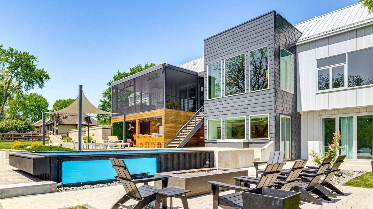 Bucyrus House | Modern Oasis-lots of amenities including a pool!