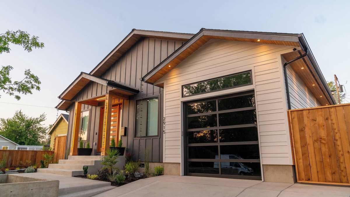 Amazon House | Modern Oasis, Near UO Campus!