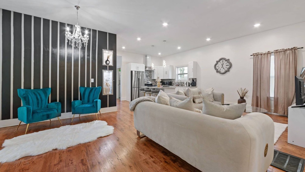 Atlanta House | Modern Oasis with Chic Interiors